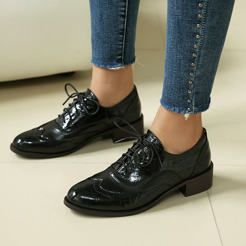 أحذية أكسفورد نسائية بنقشة حجر - مراجعة Oxford Brogue Leather وسعره