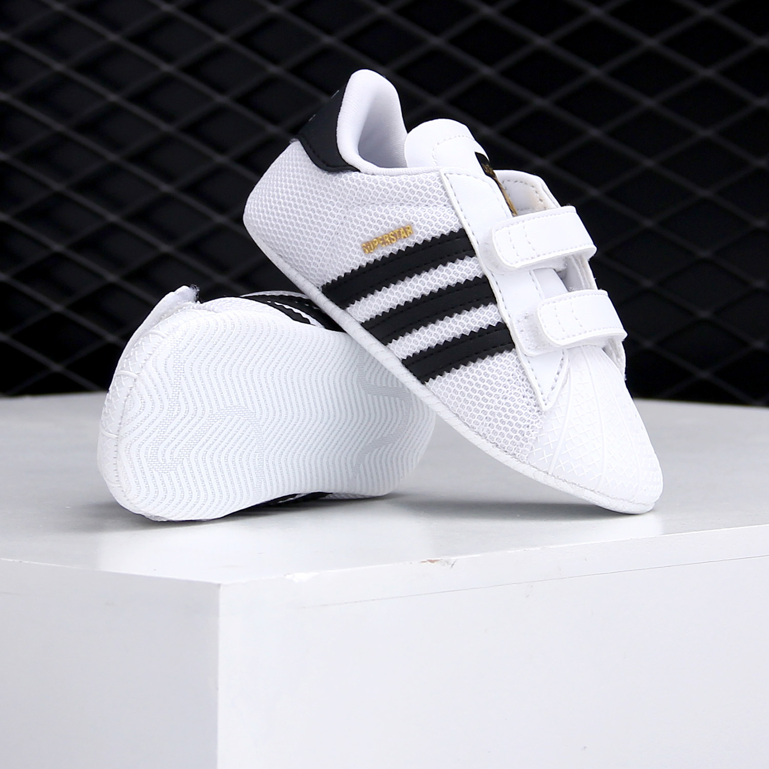 حذاء رياضي أصلي من Adidas SUPE - مراجعة Adidas Shoes Superstar وسعره