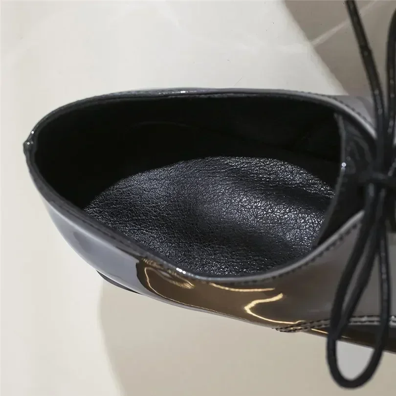 المرأة البريطانية أوكسفورد الت - مراجعة Oxford Brogue Leather وسعره